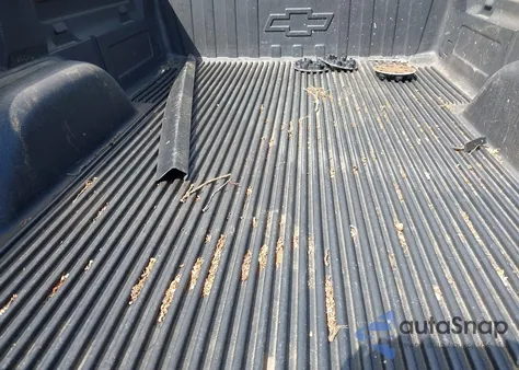 2000 Chevrolet Silverado 1500 Ls z USA, uszkodzony, nr VIN 1GCEK14T8YE137776